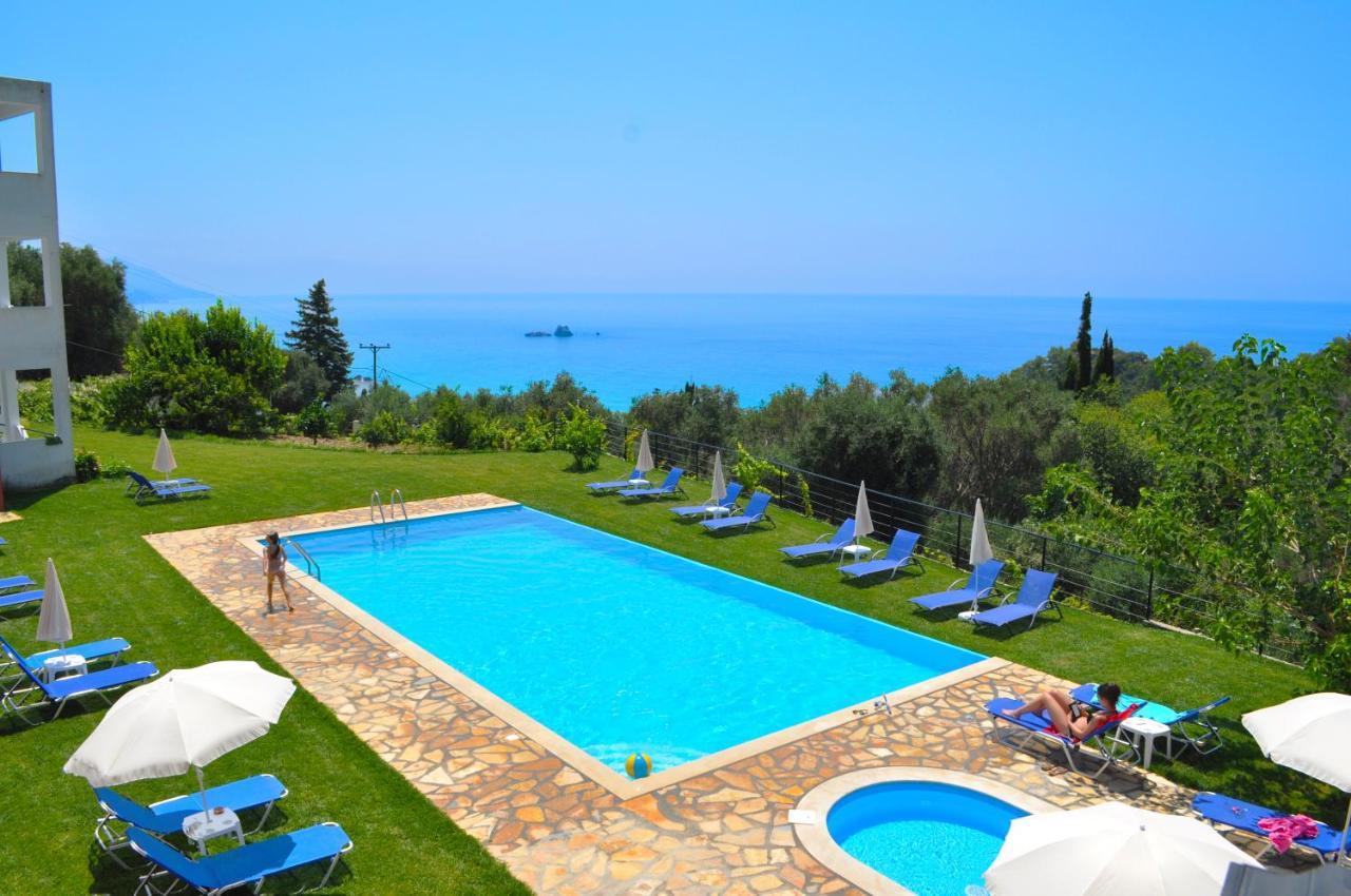 Large Apartment By The Pool - Pelekas Beach, Corfu Eksteriør billede