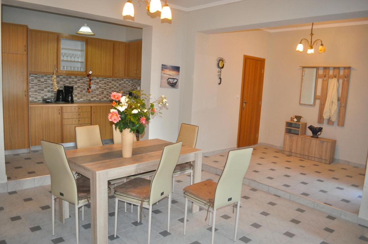 Large Apartment By The Pool - Pelekas Beach, Corfu Eksteriør billede